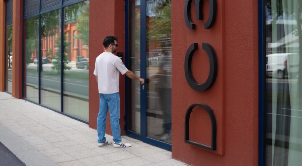 A patient entering the DC360 dental clinic in Zagreb
